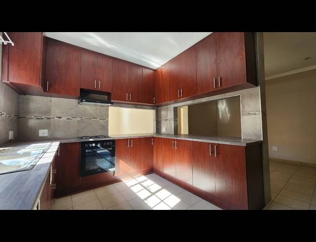 3 BEDROOM CLUSTER RENTED IN FLAMWOOD